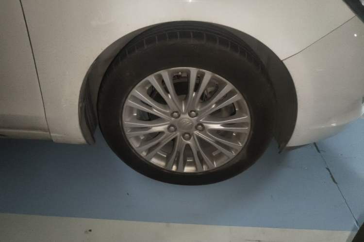 Used Buick GT 2015 15N Automatic Elite Version Right Front Wheel Hub
