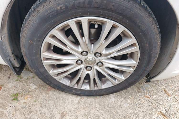 Used Buick GT 2015 15N Automatic Deluxe Edition Right Front Wheel Hub