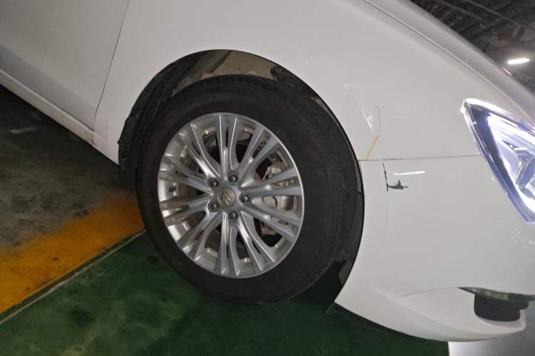 Used Buick GT 2015 15N Manual Elite Edition Right Front Wheel Hub