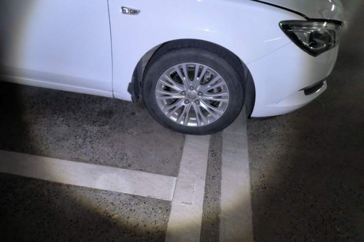 Used Buick GT 2015 15N Automatic Elite Version Right Front Wheel Hub