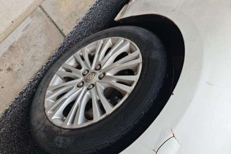 Used Buick GT 2015 15N Automatic Deluxe Edition Right Front Wheel Hub