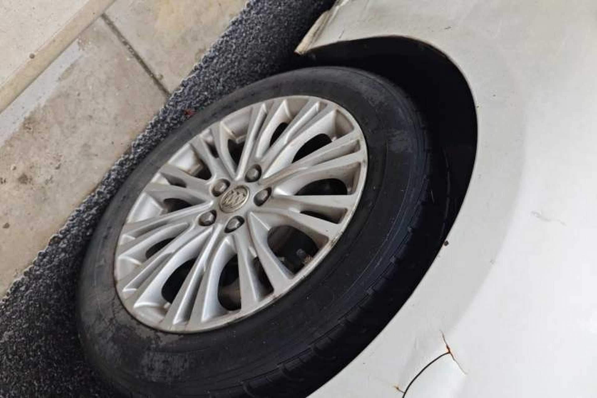 Used Buick GT 2015 15N Automatic Deluxe Edition Right Front Wheel Hub