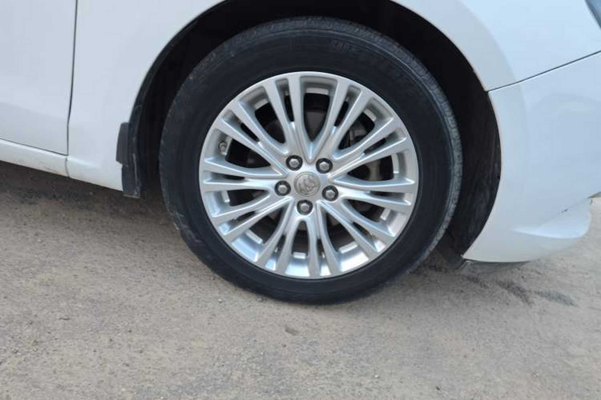 Used Buick GT 2015 15N Automatic Deluxe Edition Right Front Wheel Hub