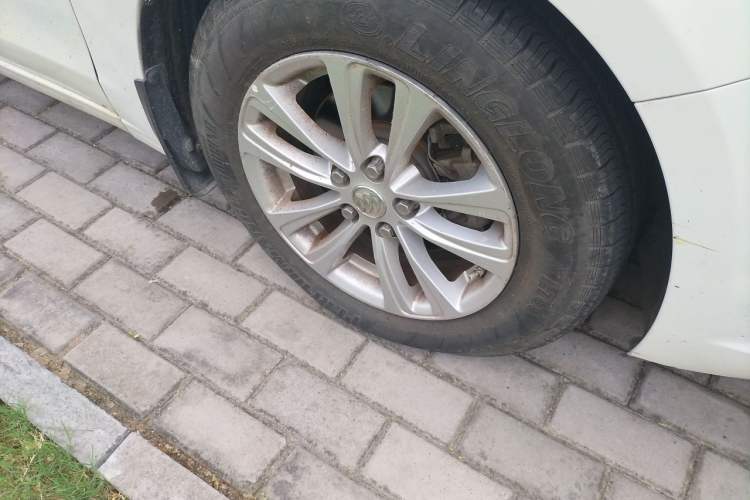 Used Buick GT 2015 15N Manual Entry-Level Trim Right Front Wheel Hub