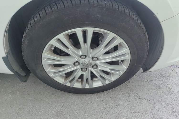 Used Buick GT 2015 15N Automatic Deluxe Edition Right Front Wheel Hub
