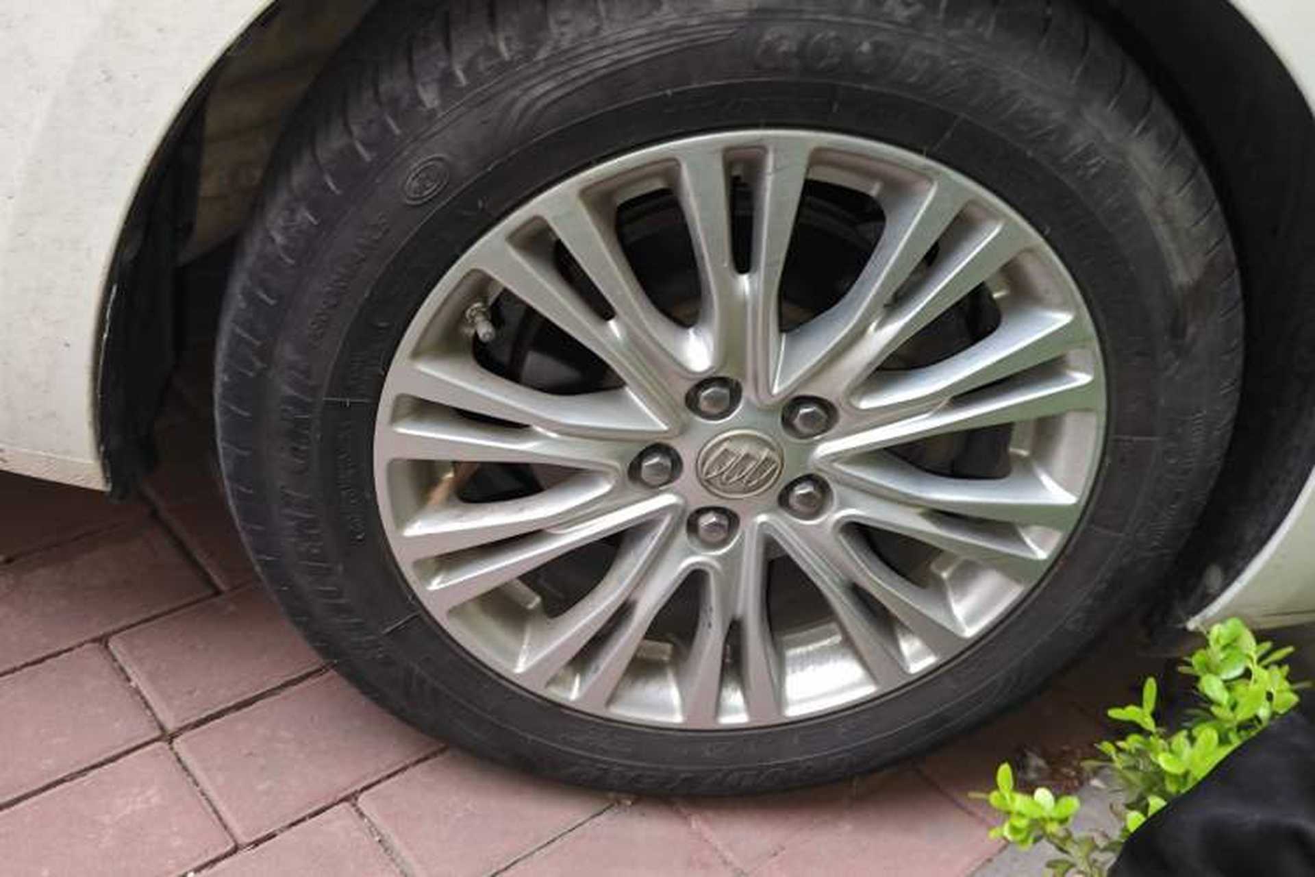 Used Buick GT 2015 15N Manual Luxury Version Right Front Wheel Hub