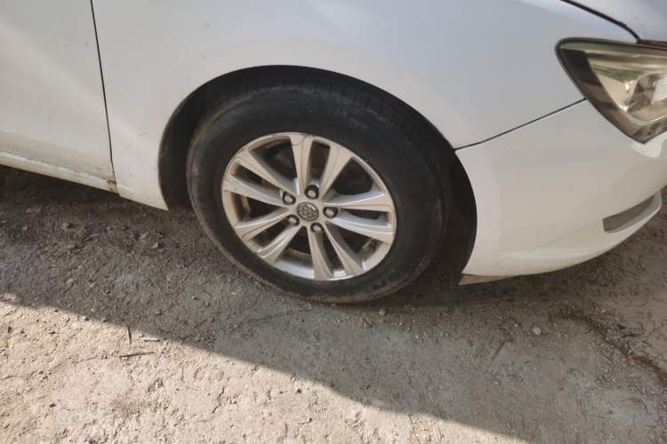 Used Buick GT 2015 15N Manual Entry-Level Trim Right Front Wheel Hub