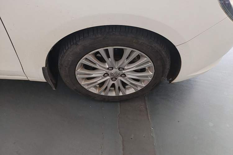 Used Buick GT 2015 15N Automatic Deluxe Edition Right Front Wheel Hub