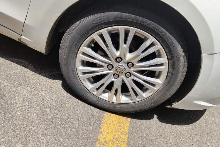 Used Buick GT 2015 15N Automatic Elite Version Right Front Wheel Hub
