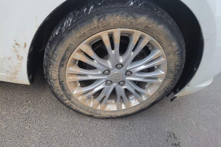 Used Buick GT 2015 15N Manual Luxury Version Right Front Wheel Hub