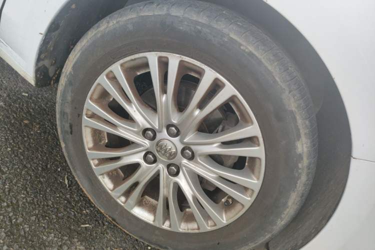 Used Buick GT 2015 15N Automatic Elite Version Right Front Wheel Hub