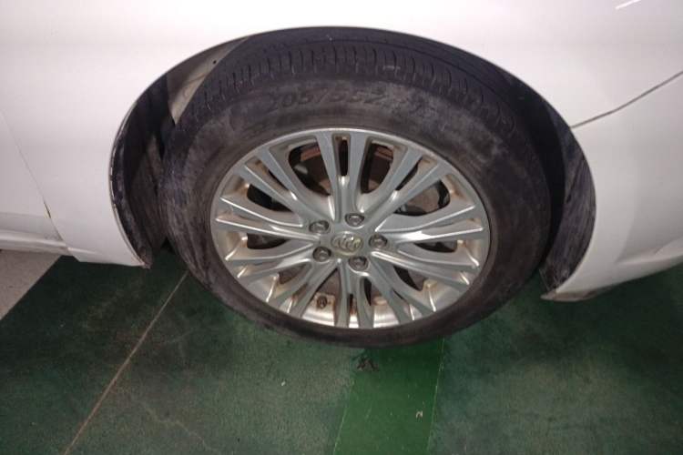 Used Buick GT 2015 15N Automatic Elite Version Right Front Wheel Hub