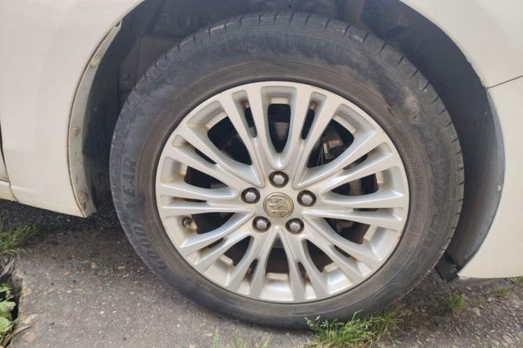 Used Buick GT 2015 15N Automatic Deluxe Edition Right Front Wheel Hub