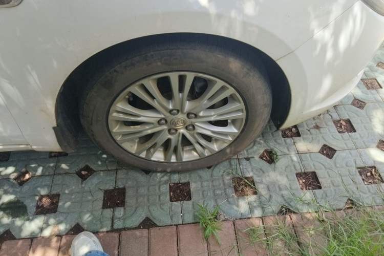 Used Buick GT 2015 15N Manual Elite Edition Right Front Wheel Hub