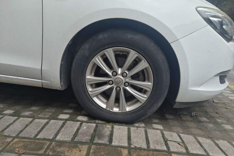 Used Buick GT 2015 15N Automatic Entry-Level Trim Right Front Wheel Hub