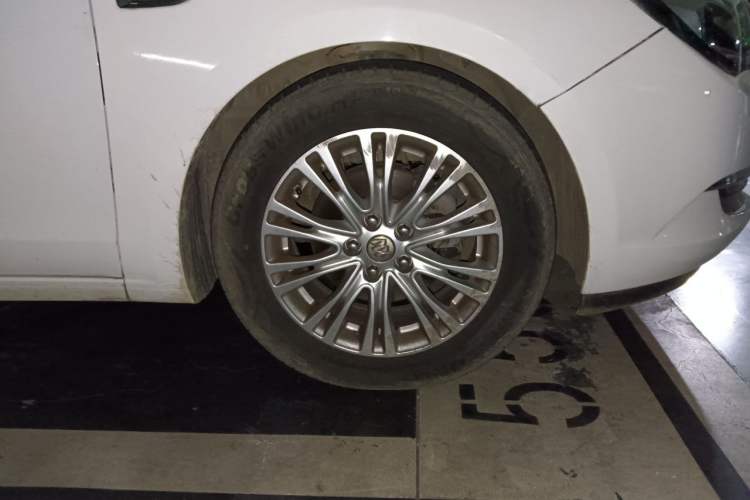 Used Buick GT 2015 15N Automatic Elite Version Right Front Wheel Hub