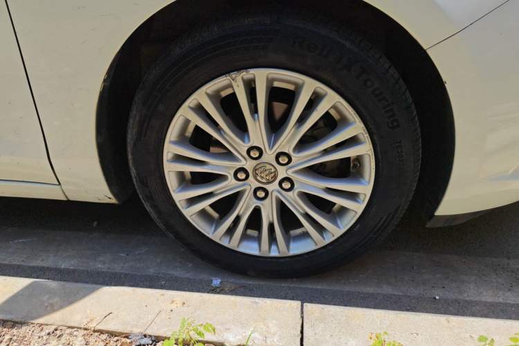 Used Buick GT 2015 15N Automatic Elite Version Right Front Wheel Hub