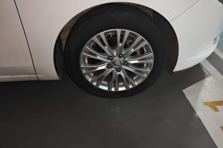 Used Buick GT 2015 15N Automatic Elite Version Right Front Wheel Hub