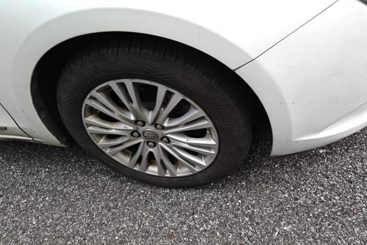 Used Buick GT 2015 15N Automatic Elite Version Right Front Wheel Hub