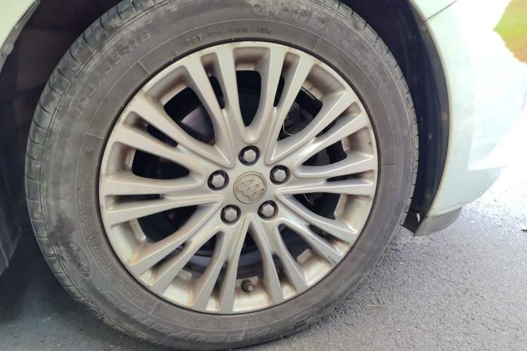 Used Buick GT 2015 15N Automatic Deluxe Edition Right Front Wheel Hub