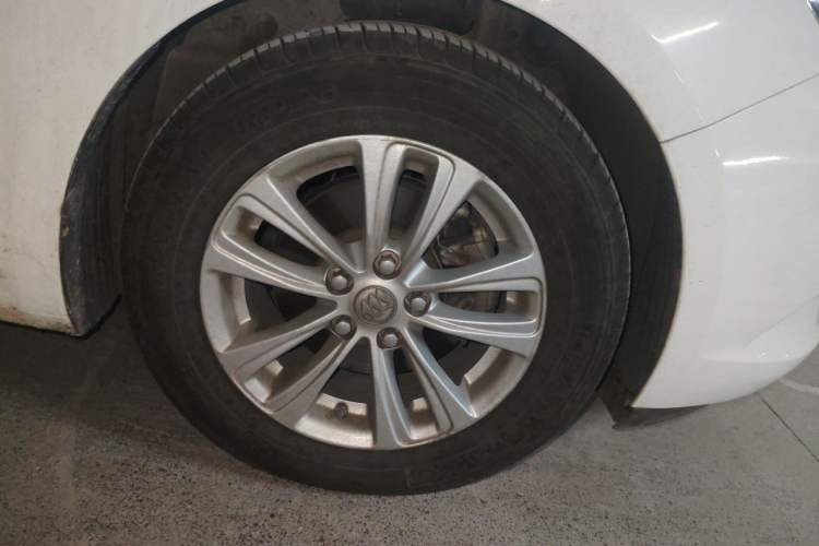 Used Buick GT 2015 15N Automatic Entry-Level Trim Right Front Wheel Hub
