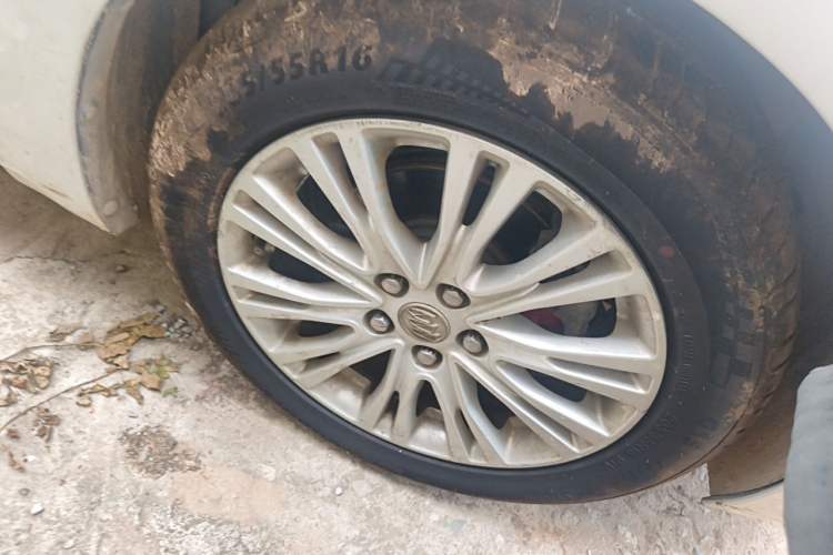Used Buick GT 2015 15N Automatic Deluxe Edition Right Front Wheel Hub