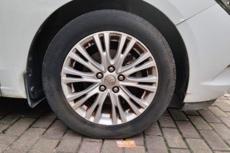 Used Buick GT 2015 15N Automatic Deluxe Edition Right Front Wheel Hub