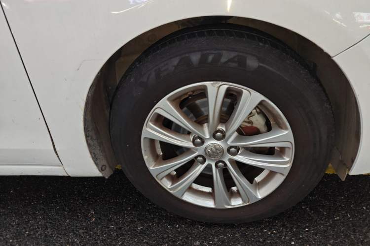 Used Buick GT 2015 15N Automatic Entry-Level Trim Right Front Wheel Hub