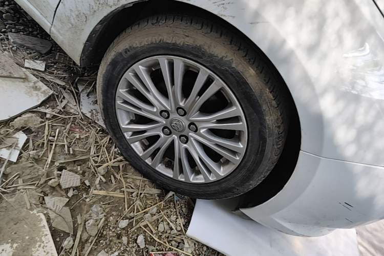 Used Buick GT 2015 15N Automatic Elite Version Right Front Wheel Hub