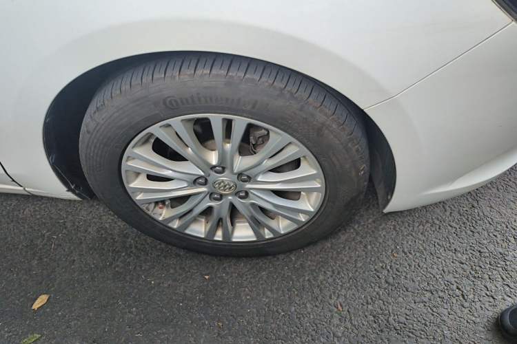 Used Buick GT 2015 15N Manual Elite Edition Right Front Wheel Hub