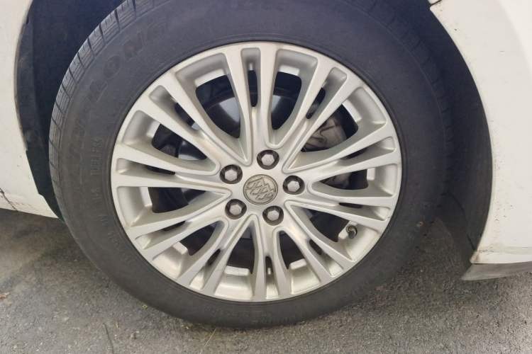 Used Buick GT 2015 15N Automatic Deluxe Edition Right Front Wheel Hub