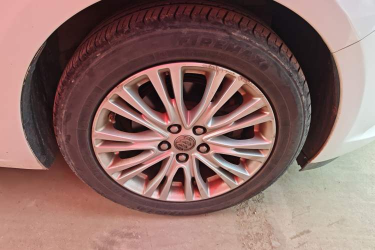 Used Buick GT 2015 15N Automatic Deluxe Edition Right Front Wheel Hub