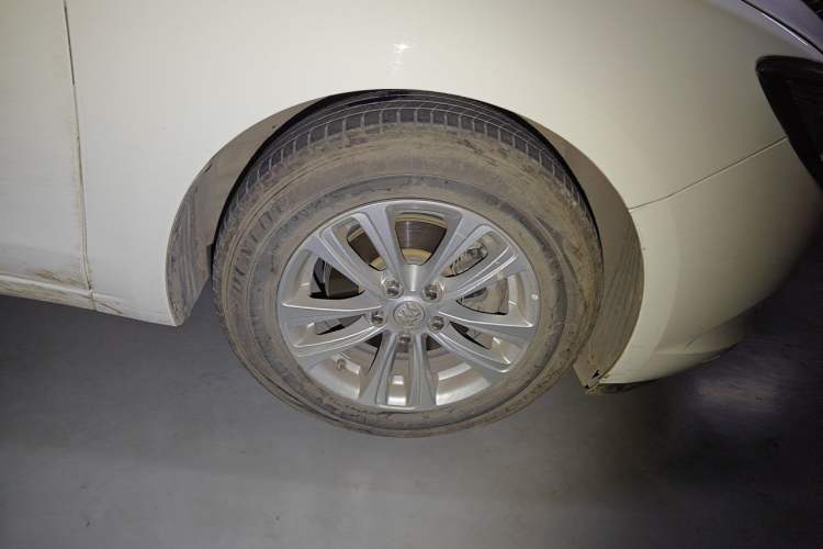 Used Buick GT 2015 15N Automatic Entry-Level Trim Right Front Wheel Hub