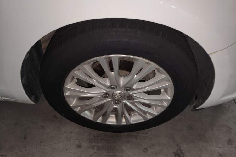 Used Buick GT 2015 15N Automatic Elite Version Right Front Wheel Hub