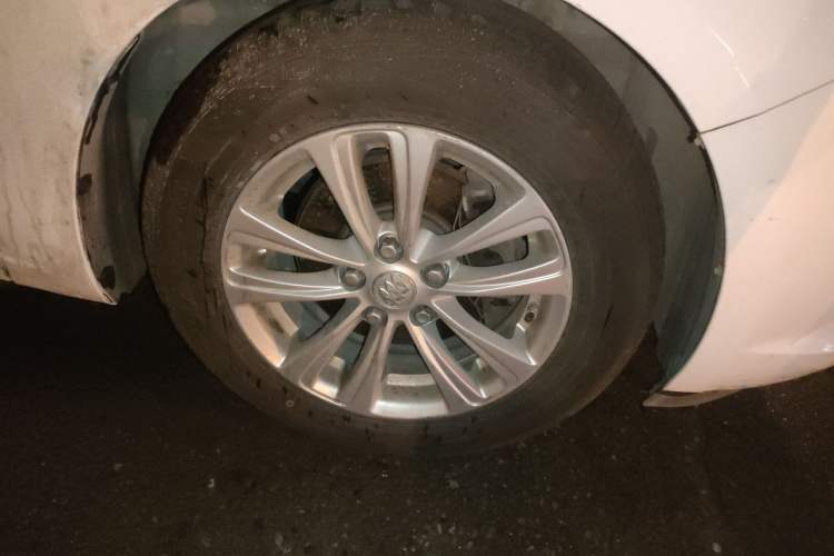 Used Buick GT 2015 15N Manual Entry-Level Trim Right Front Wheel Hub