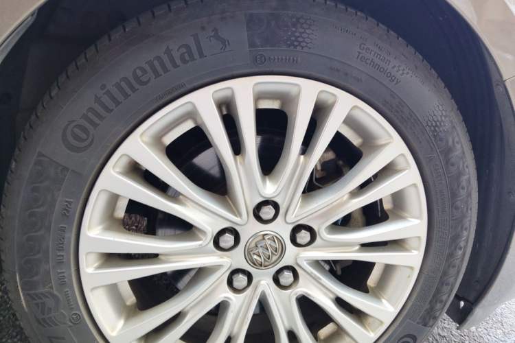 Used Buick GT 2015 15N Automatic Deluxe Edition Right Front Wheel Hub