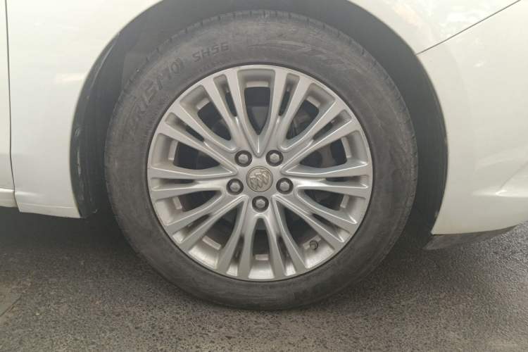 Used Buick GT 2015 15N Automatic Deluxe Edition Right Front Wheel Hub
