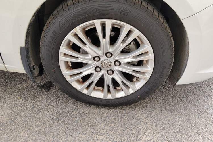 Used Buick GT 2015 15N Automatic Deluxe Edition Right Front Wheel Hub