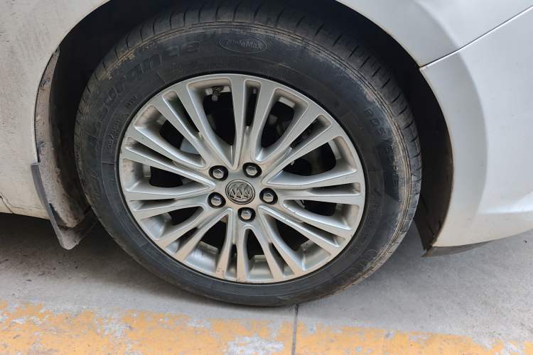Used Buick GT 2015 15N Automatic Deluxe Edition Right Front Wheel Hub