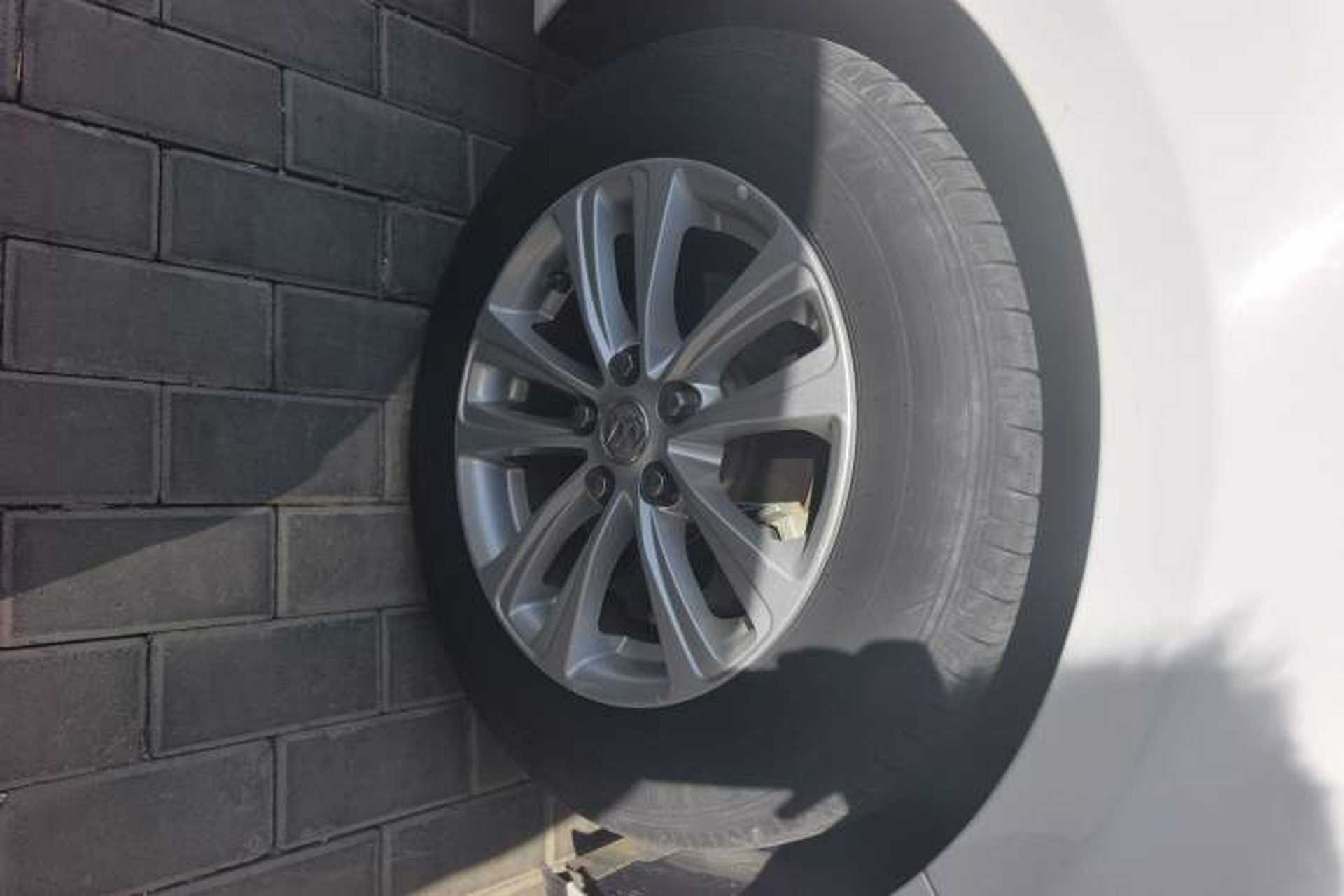 Used Buick GT 2015 15N Automatic Entry-Level Trim Right Front Wheel Hub