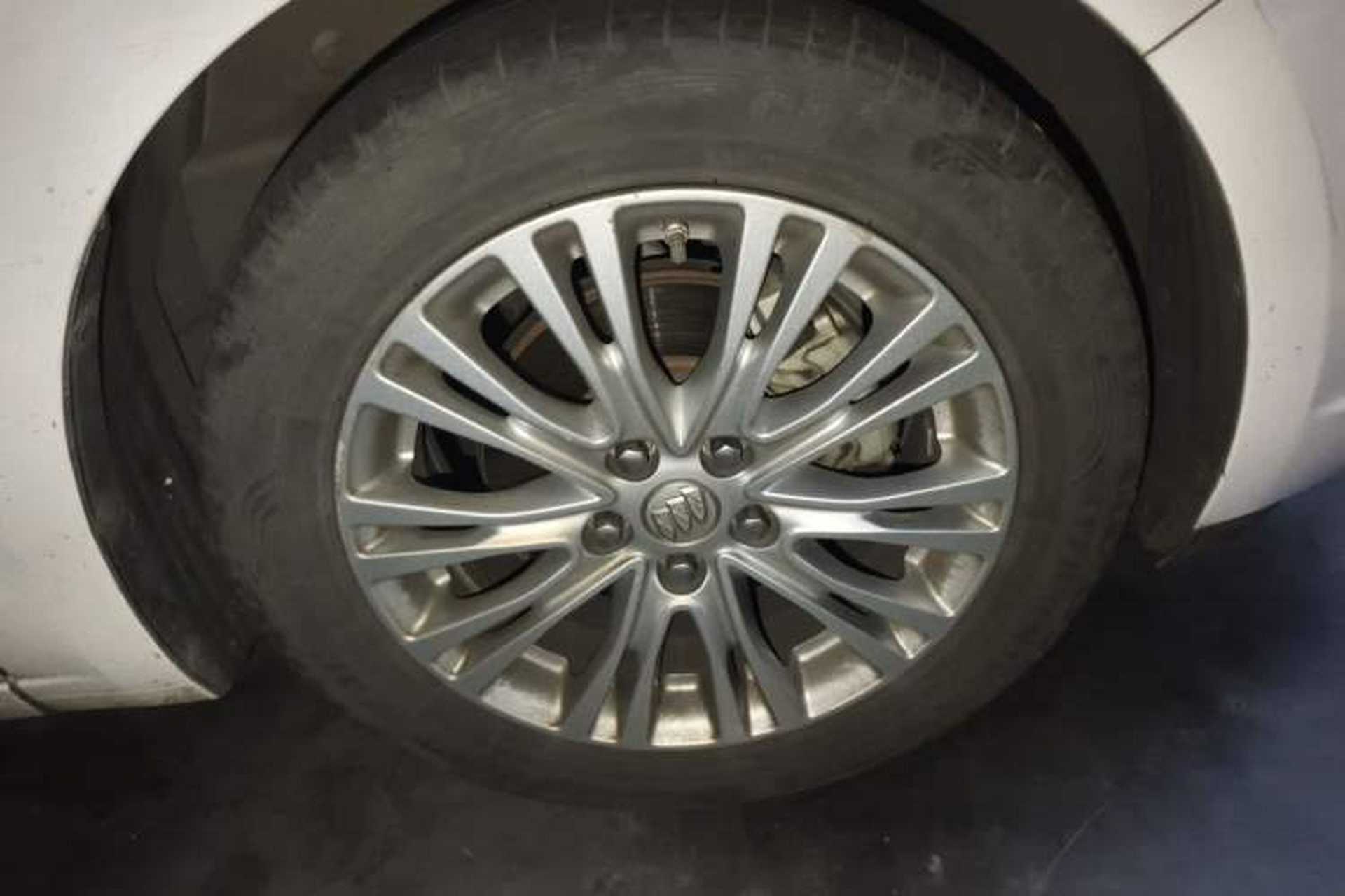 Used Buick GT 2015 15N Automatic Elite Version Right Front Wheel Hub
