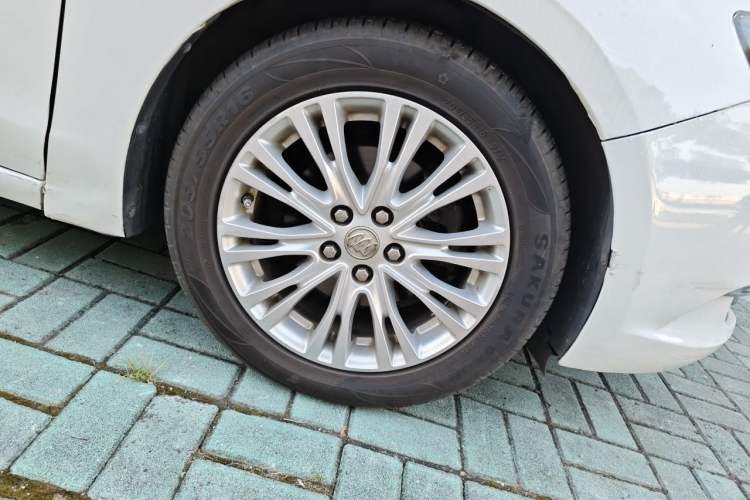 Used Buick GT 2015 15N Automatic Deluxe Edition Right Front Wheel Hub