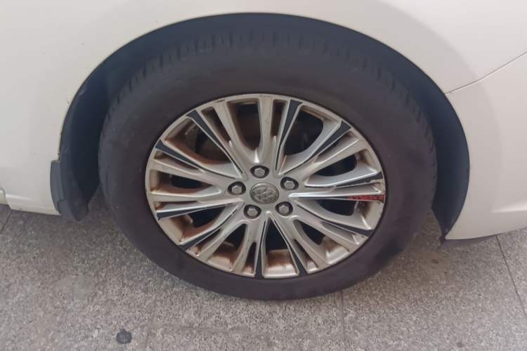 Used Buick GT 2015 15N Manual Luxury Version Right Front Wheel Hub