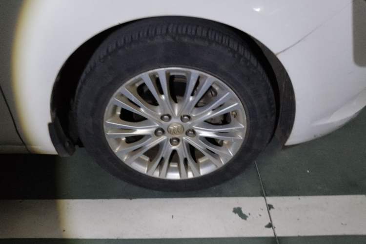 Used Buick GT 2015 15N Automatic Elite Version Right Front Wheel Hub