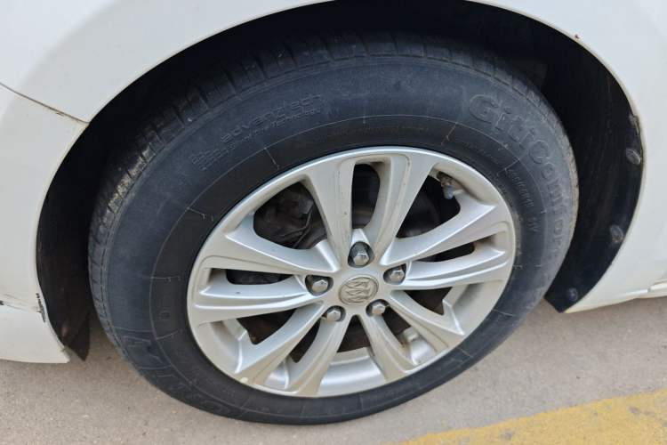 Used Buick GT 2015 15N Automatic Entry-Level Trim Right Front Wheel Hub