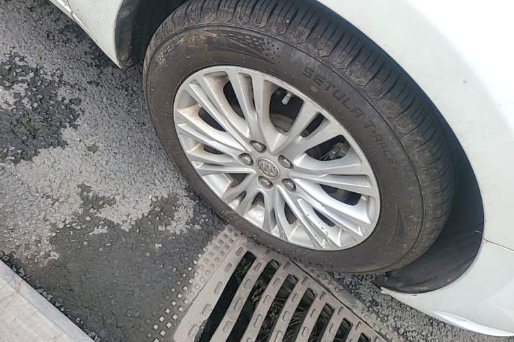 Used Buick GT 2015 15N Manual Entry-Level Trim Right Front Wheel Hub