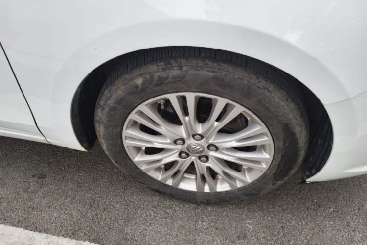 Used Buick GT 2015 15N Automatic Deluxe Edition Right Front Wheel Hub
