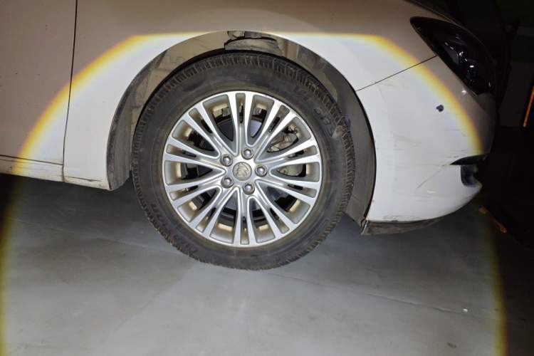 Used Buick GT 2015 15N Automatic Deluxe Edition Right Front Wheel Hub