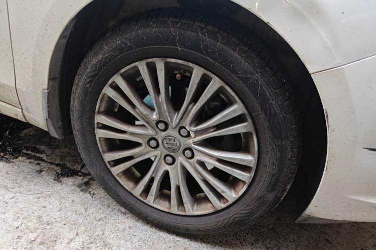 Used Buick GT 2015 15N Manual Elite Edition Right Front Wheel Hub