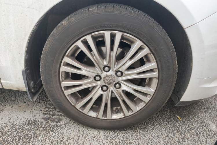 Used Buick GT 2015 15N Manual Elite Edition Right Front Wheel Hub